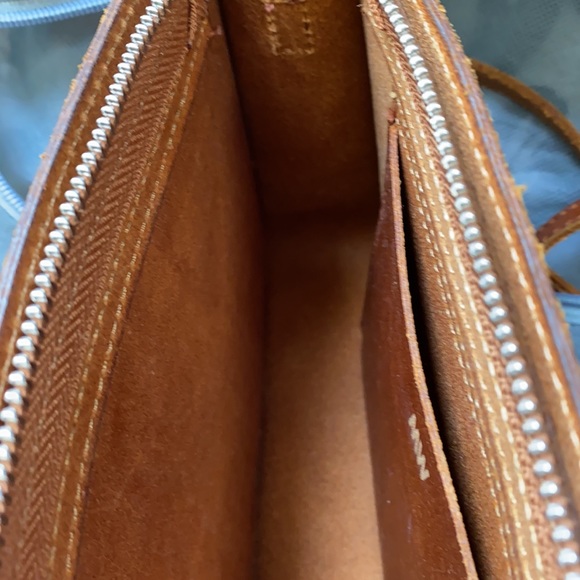 Most Wanted USA The Classic Carryall Leather Cross - Picture 12 of 17